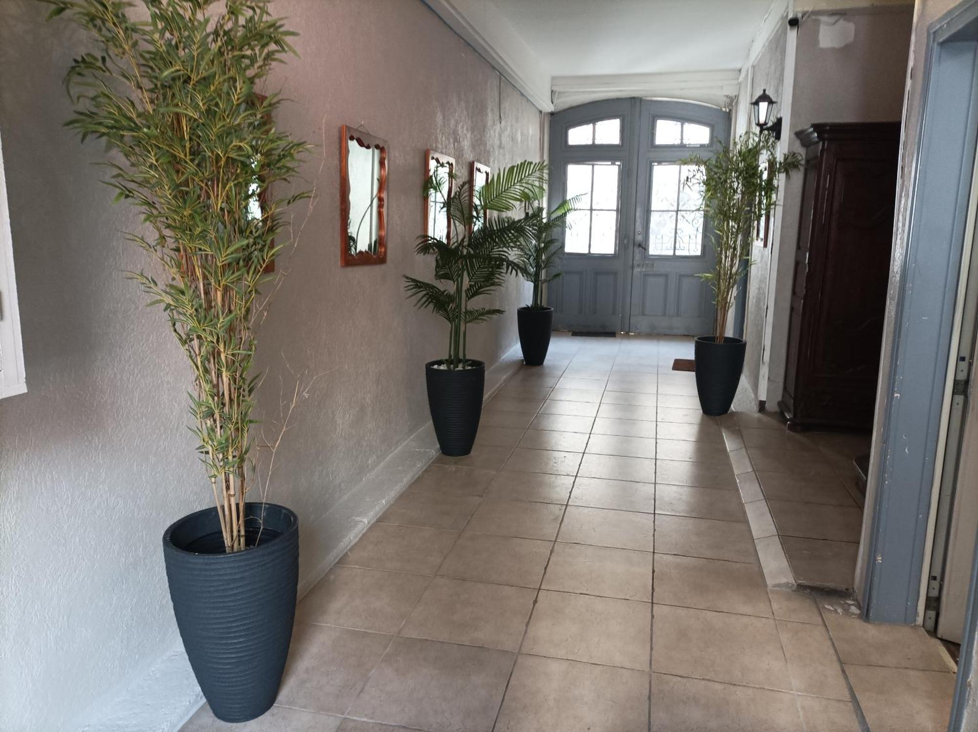 Saëns 01-T2-terrasse avec garage privé optionnel-Centre historique et plages à 16km ! Béziers Extérieur photo